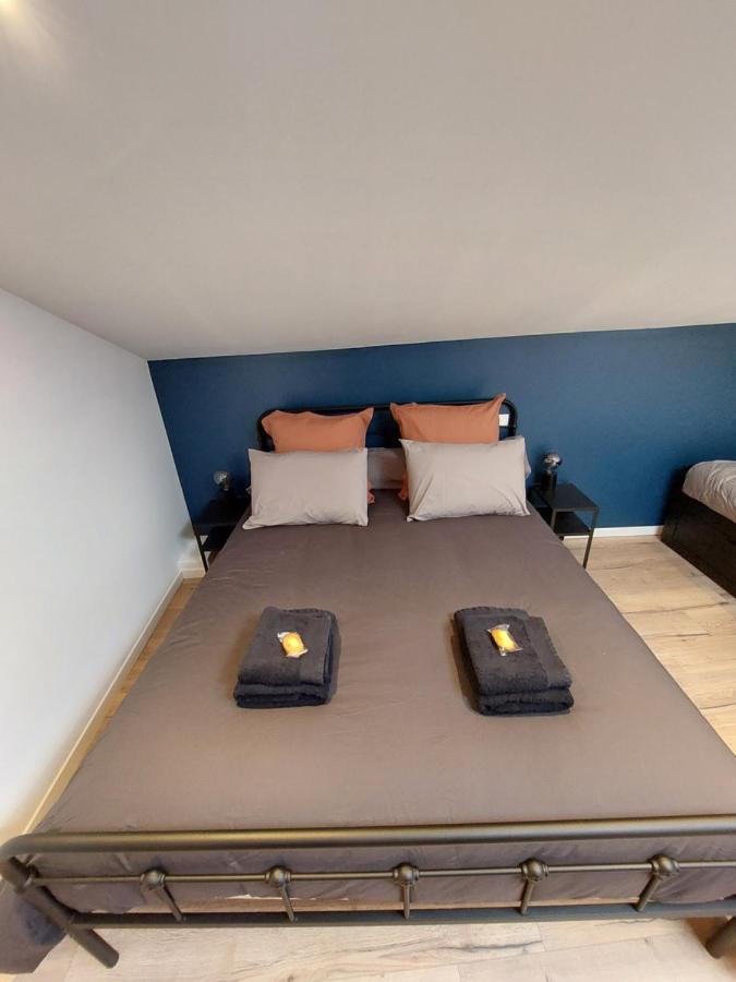 Emilie Une Nuit - 3 Chambres Au 2E Etage - Maison Avec Chats Vandieres  Bagian luar foto